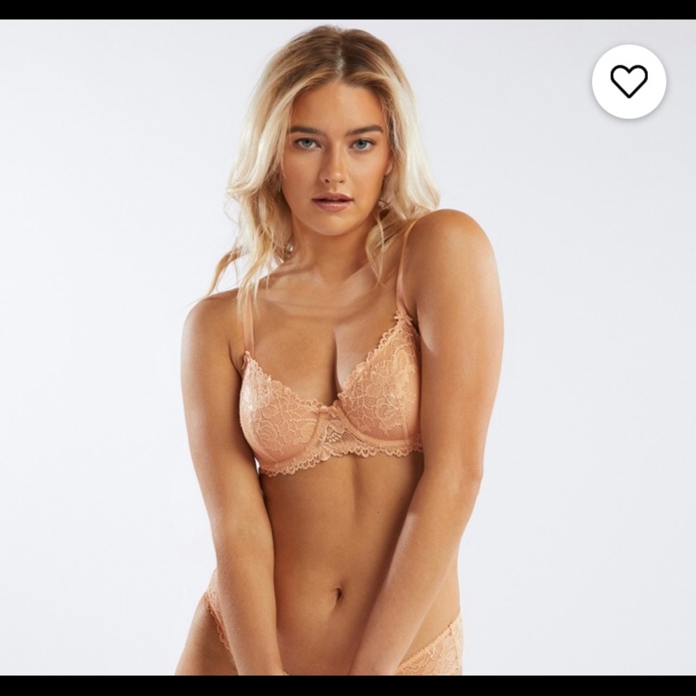 Unlined lace bra in Honey nude
